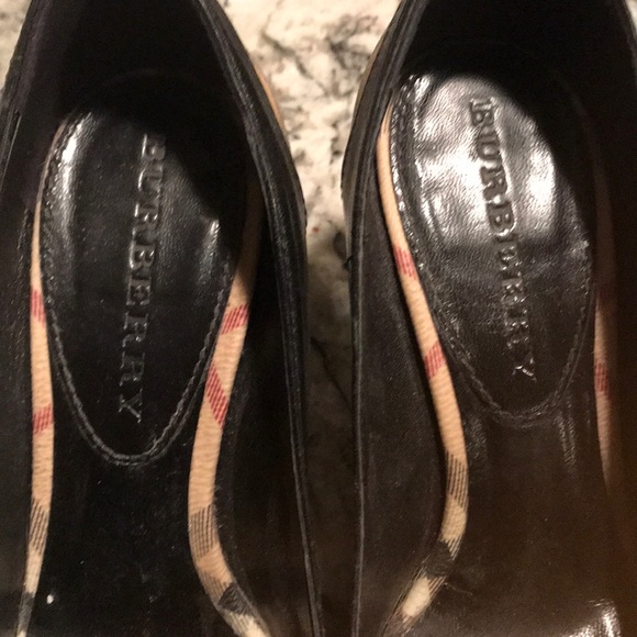 Authentic Burberry heels - Picture 4 of 7